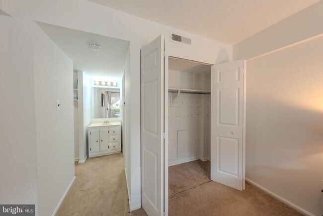 Building Photo - 1300 Army Navy Dr