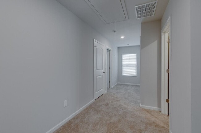 Building Photo - COMING SOON - Beautiful Fountain Inn home!  RARE FIND – Spacious 5 Bedroom Home with 1 Month FREE...