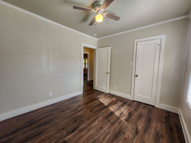 Building Photo - Newly Renovated 3 bedroom 1 bath home in S...