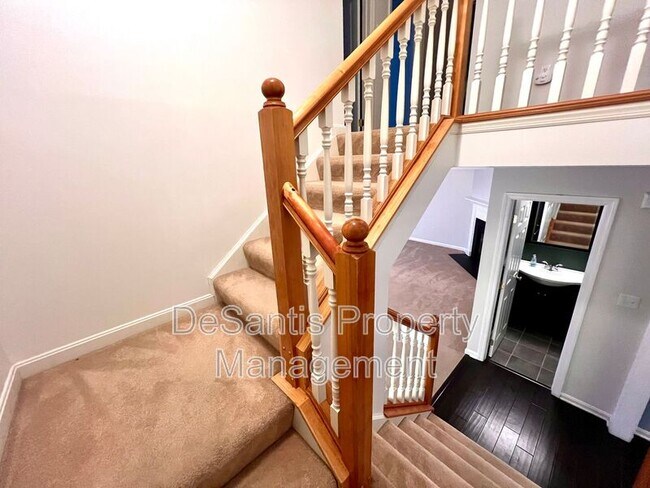 Building Photo - 945 Montclair Dr