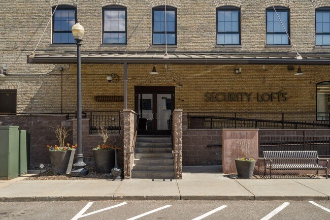 Building Photo - 404 Washington Avenue N 104