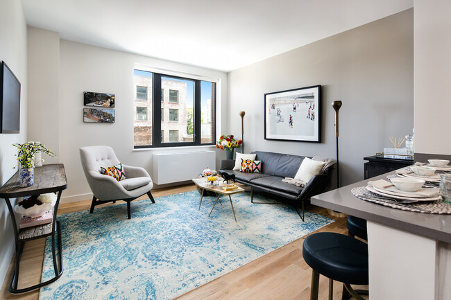 Interior Photo - Fifth and Wythe