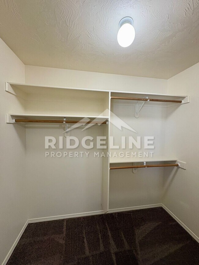 Building Photo - 345 S Byron Ave