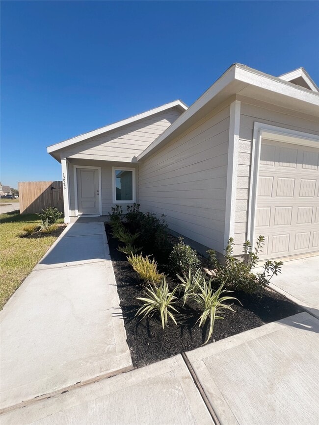 Building Photo - 12526 Mountain Daisy Rd