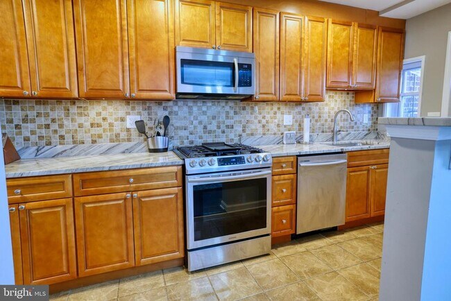 Building Photo - 4709 Jay St NE