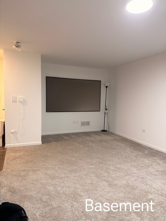 Building Photo - 522 Wolverine Dr