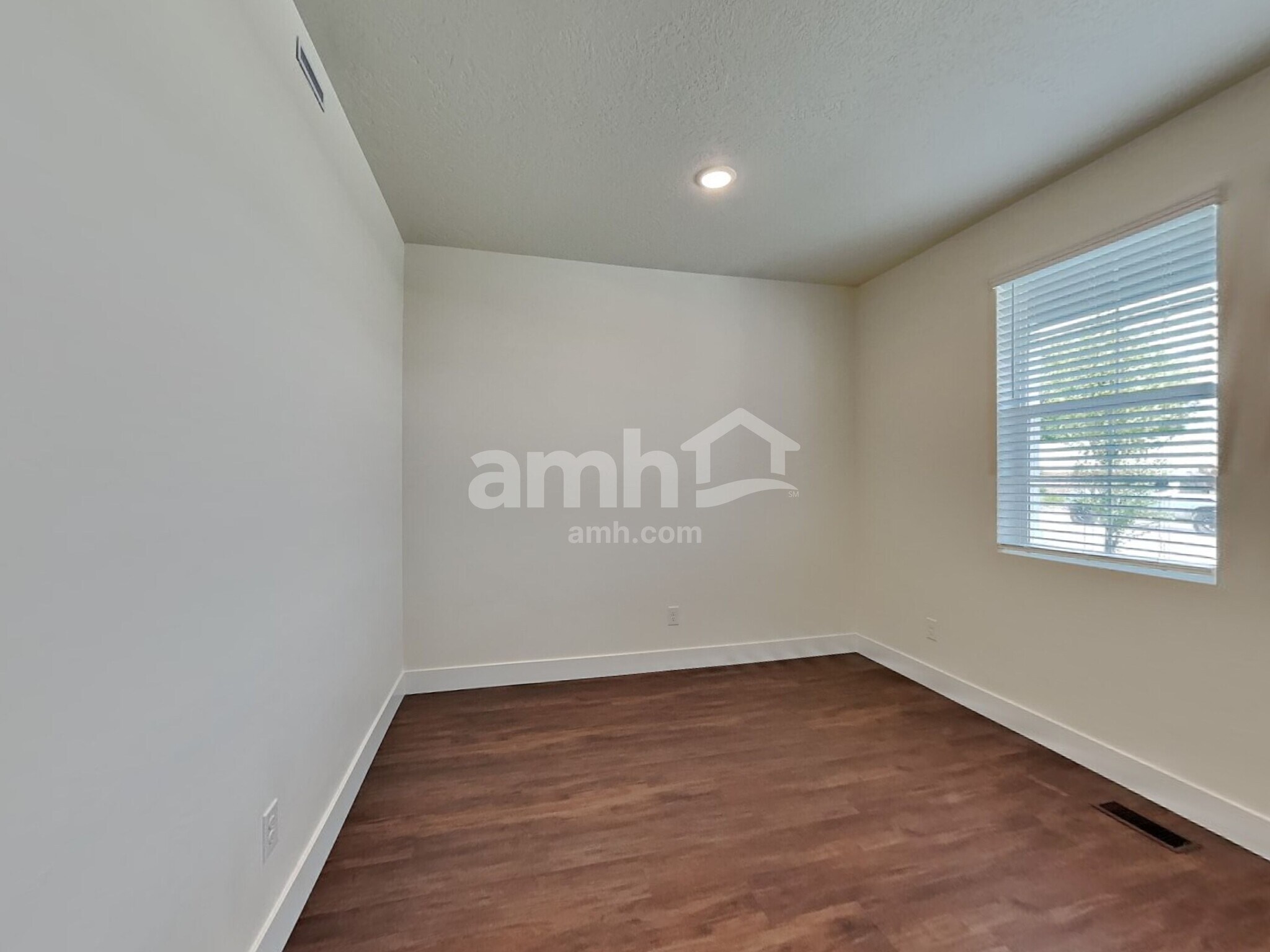 Building Photo - 10014 W Raleigh St