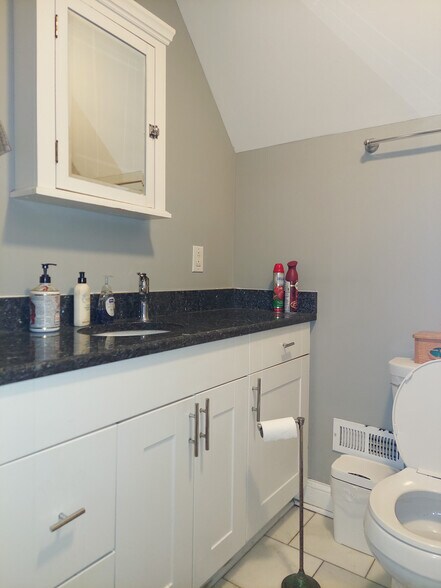 Building Photo - 1832 W Addison St