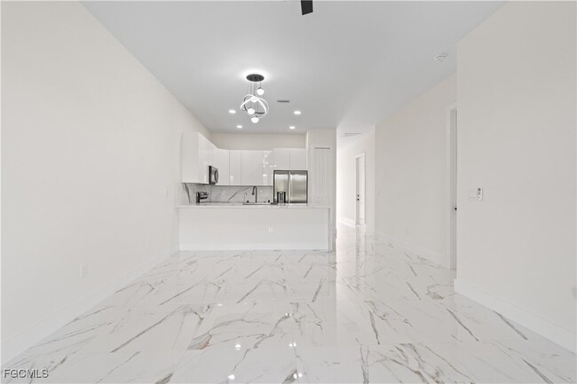Building Photo - 428 Petite Ave