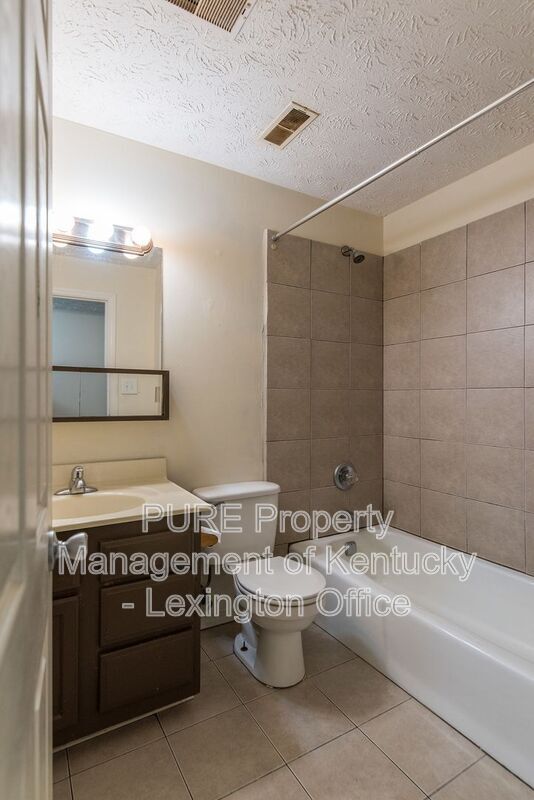 Building Photo - 352 Redding Rd