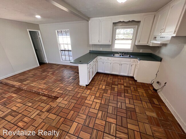 Building Photo - 3 br, 1 bath House - 1208 Castlewood Dr