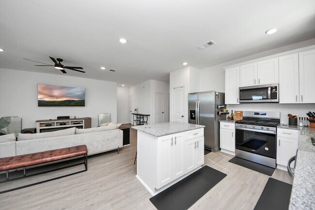 Building Photo - 3113 Paso Fino Dr