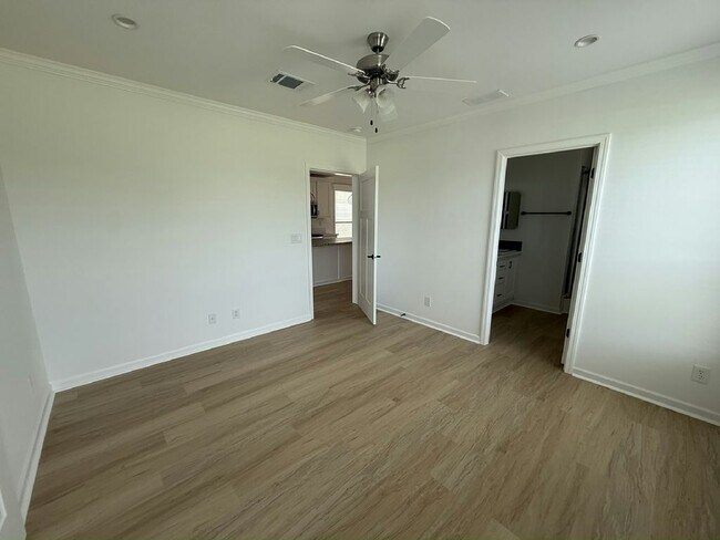 Building Photo - 3610 Vine Trl