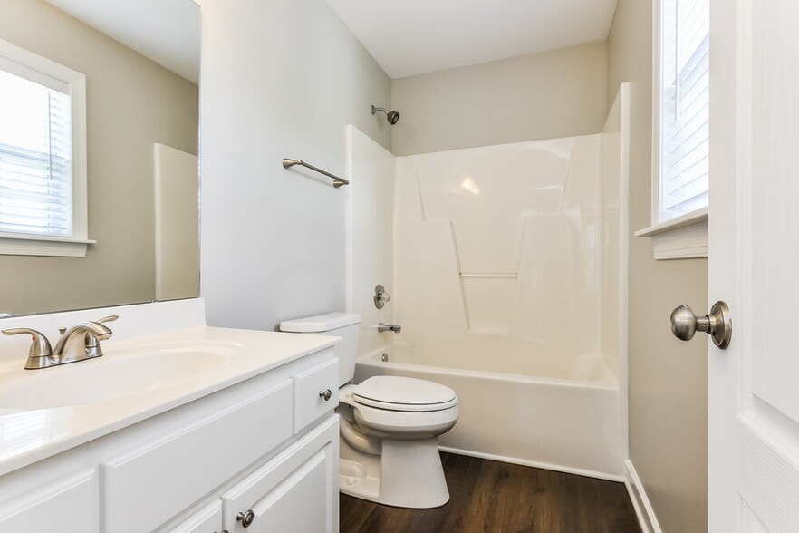 Building Photo - 909 Lotus Ln