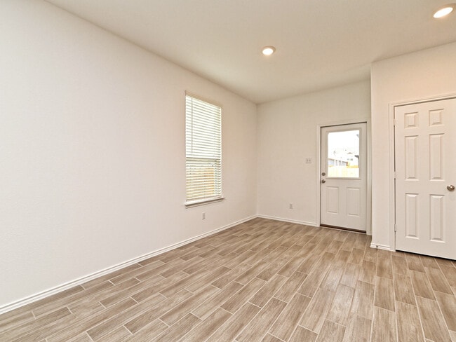 Building Photo - 1625 Holly Lk Dr
