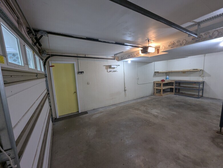 Building Photo - 3702 Dumont Rd