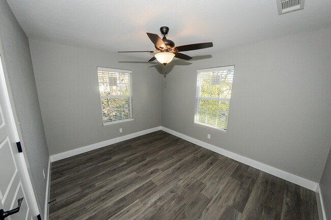 Building Photo - 1124 S Burnett Ave