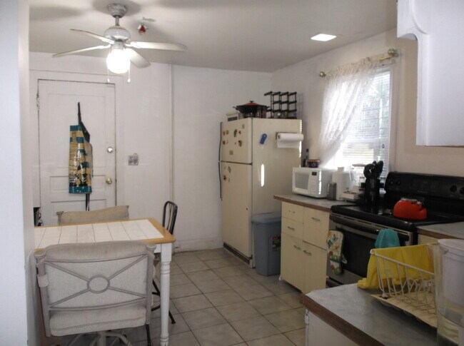 Building Photo - 2025 Ashland Ave