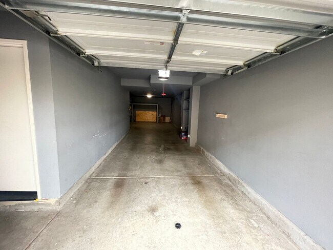 Building Photo - Beautiful and Modern Townhome in The Bay at Point Loma Condominiums