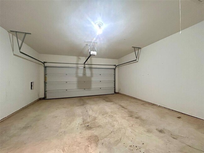 Building Photo - 401 Liberty Meadows Dr