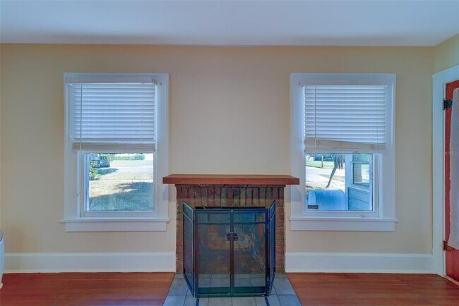 Building Photo - 4642 7th Ave N