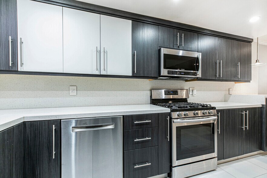 Building Photo - 15114 Sherman Way