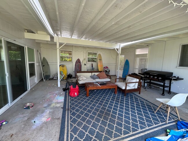Building Photo - Beautifully Renovated Kailua Home | Walk t...