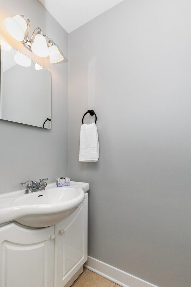 Building Photo - 1037 N Harrison St