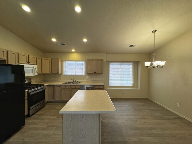 Building Photo - 7152 Elk Creek Rd NE