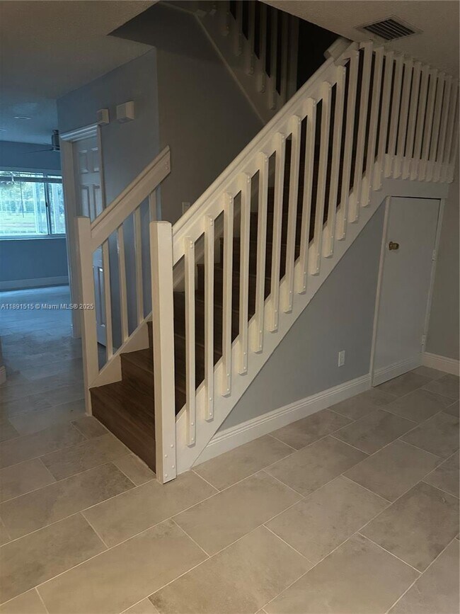 Building Photo - 549 NW 208th Way