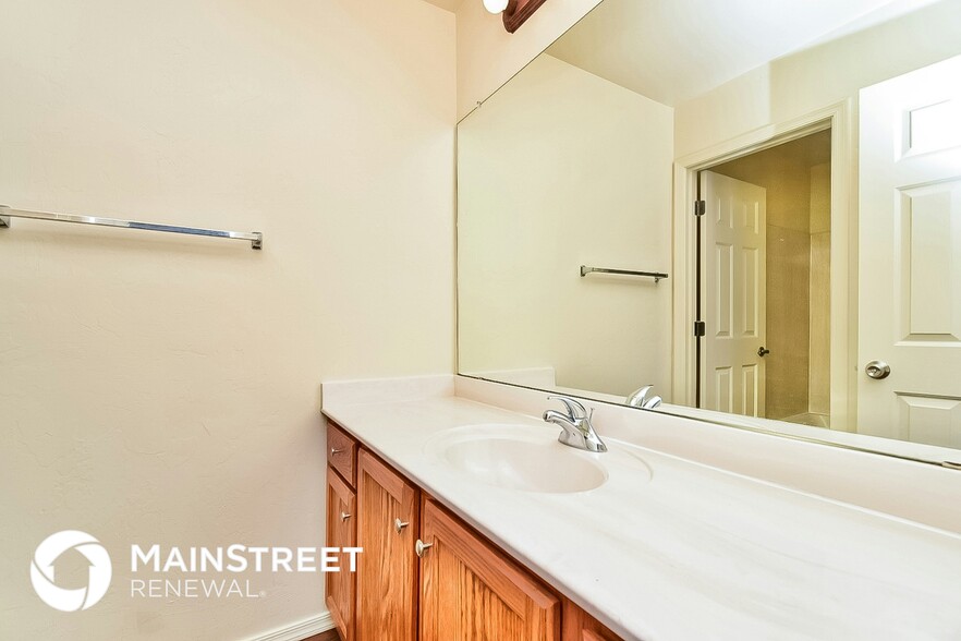 Building Photo - 1648 W Osasuna Dr