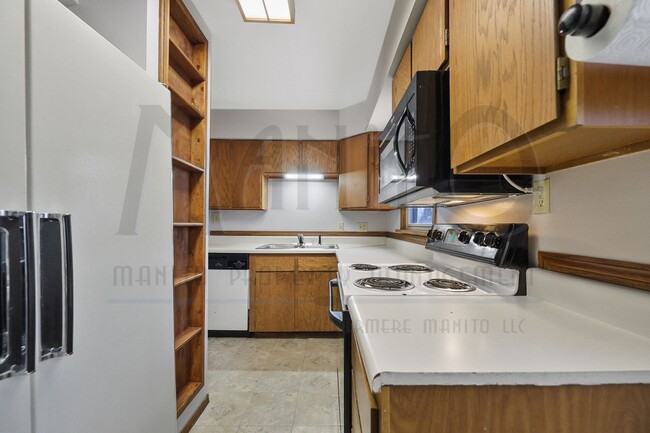 Building Photo - Shadle Bungalow with finished basement