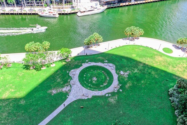 Building Photo - 475 Brickell Ave