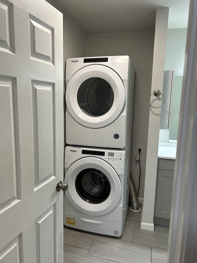 Building Photo - **READY FOR MOVE IN** Sparks Duplex