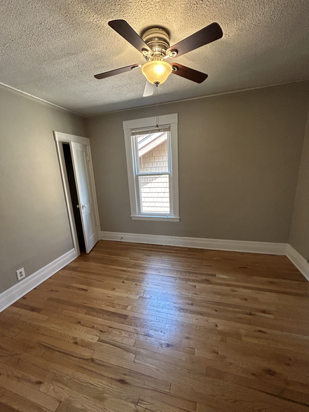 Bedroom 1 with great natural light - 1077 Lakepointe St