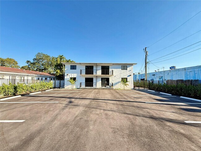 Building Photo - 180 NE 57th St