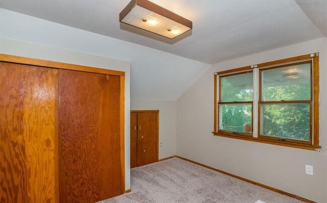 Building Photo - 1050 17th St NE