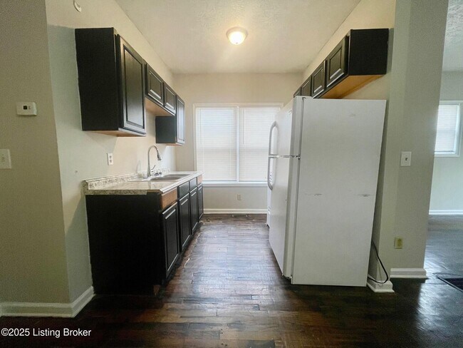 Building Photo - 1214 S 41st St