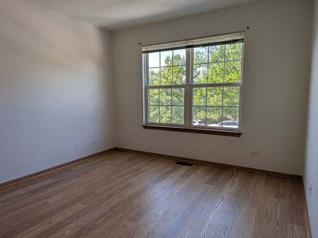 Building Photo - 2542 Golf Ridge Cir