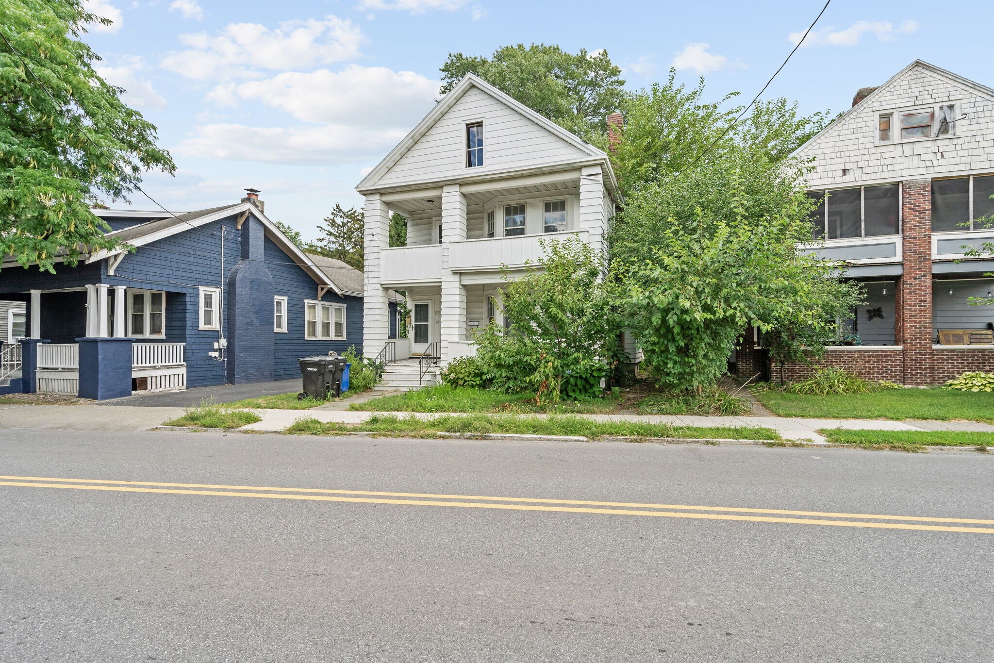 Building Photo - 22 N Lake Ave