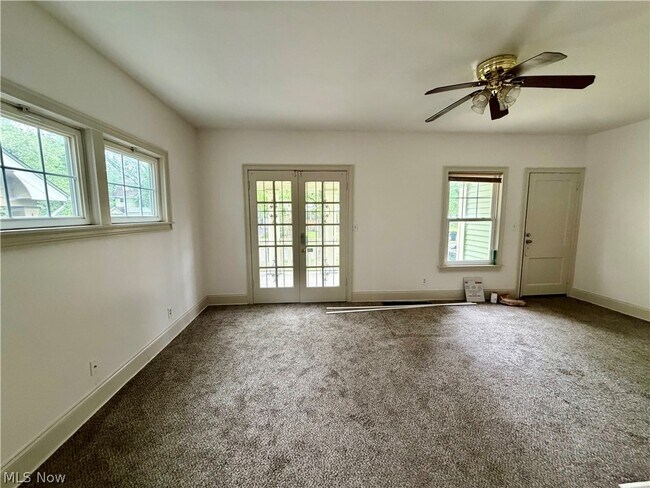 Building Photo - 3430 Beechwood Ave