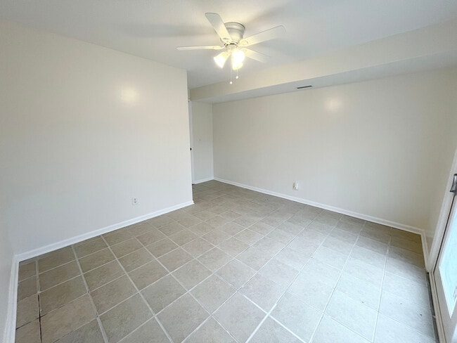 Building Photo - 7104 Orchard Ct