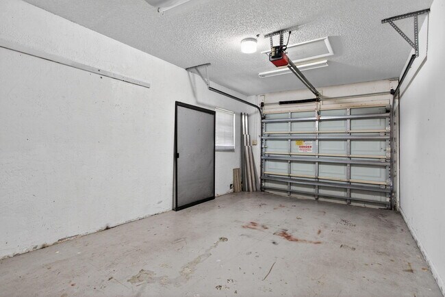 Building Photo - 1780 NE 39th Ct