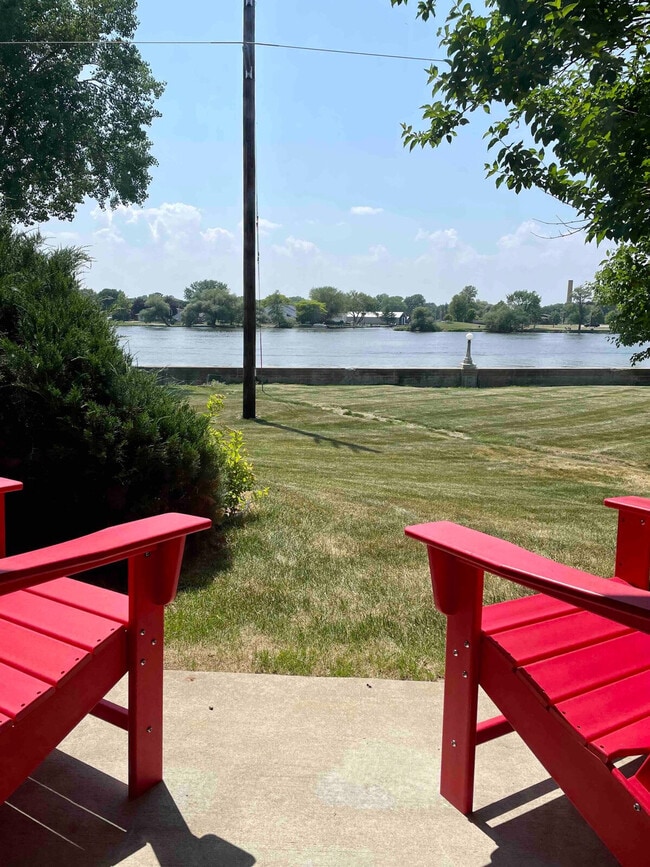 Building Photo - 1335 Summit Ave