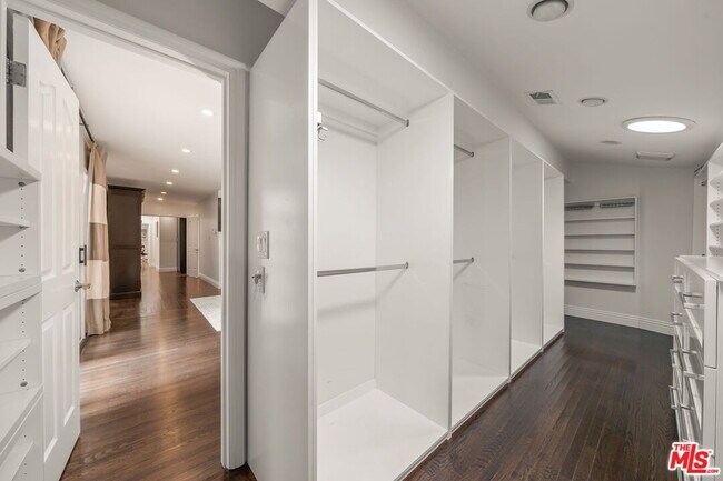 Building Photo - 9023 Alto Cedro Dr