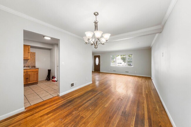 Building Photo - Spacious five bedroom home