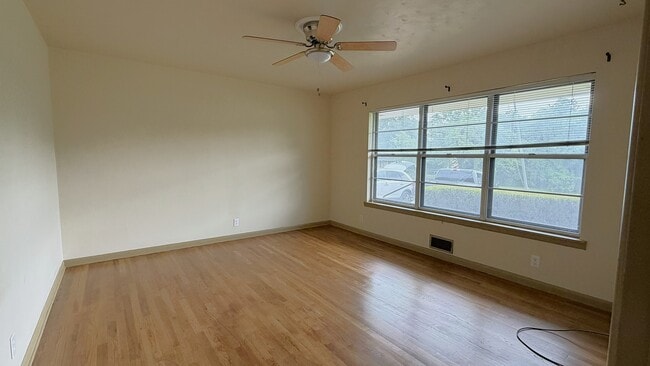 Building Photo - 1805 Waterloo Ave