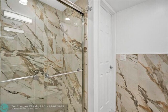 Building Photo - 3051 S Palm Aire Dr