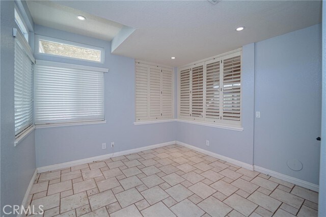Building Photo - 11123 Woodview Dr