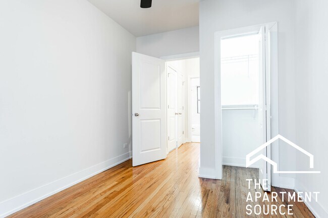 Building Photo - 625 W Melrose St